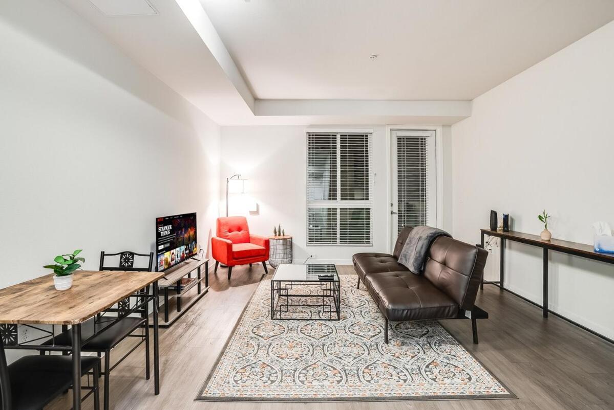 Spacious And Bright West Hollywood Pool & Gym *