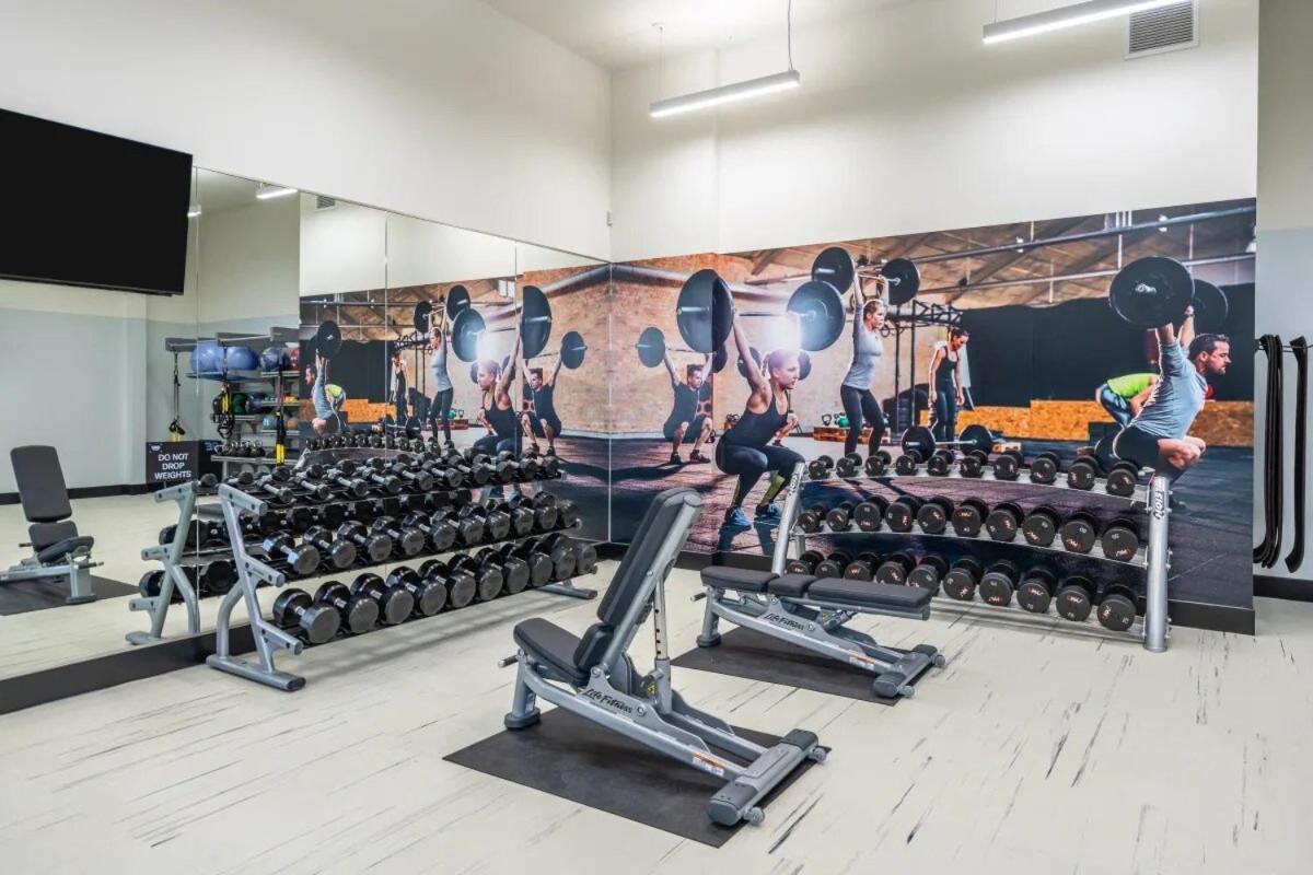 Spacious And Bright West Hollywood Pool & Gym Apartment *