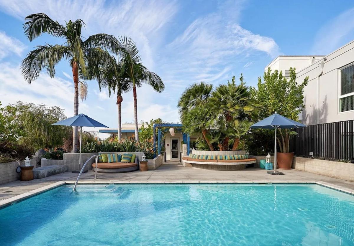 Spacious And Bright West Hollywood Pool & Gym *