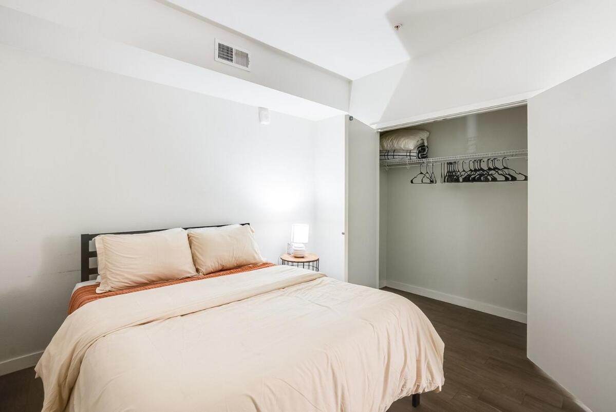 Spacious And Bright West Hollywood Pool & Gym *
